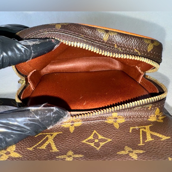 LOUIS VUITTON Amazone Monogram Crossbody Shoulder Bag - Picture 8 of 15